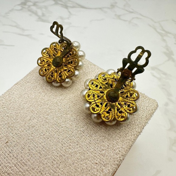 Vintage Faux Pearl Cluster Clip On Earrings Gold Tone Chunky Glam 80s 90s 70s - Picture 6 of 8